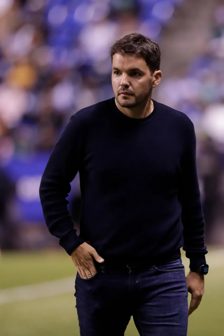 IMAGO 7 Nico Larcamón en un partido de Puebla