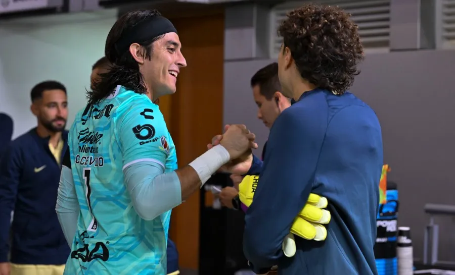 IMAGO7 Acevedo con Guillermo Ochoa