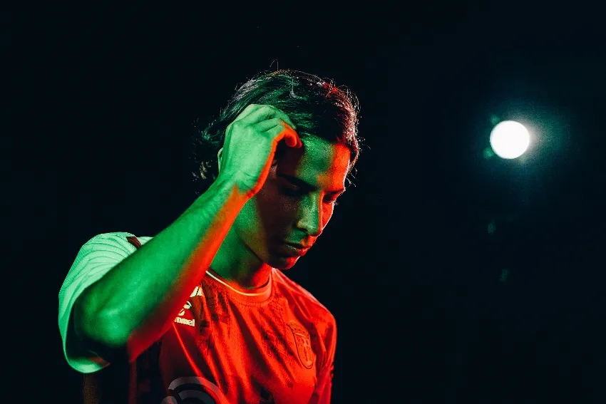 TWITTER: @SCBragaOficial Diego Lainez en su presentación con el Braga