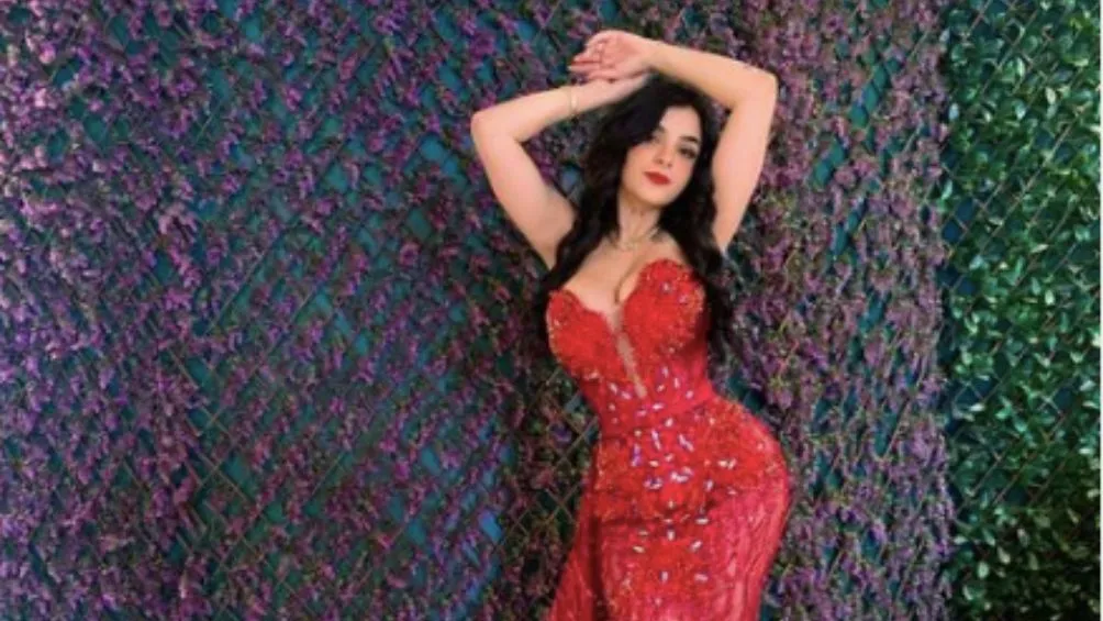 INSTAGRAM: @karelyruiz Karely en un evento