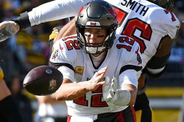 AP Tom Brady estuvo muy limitado