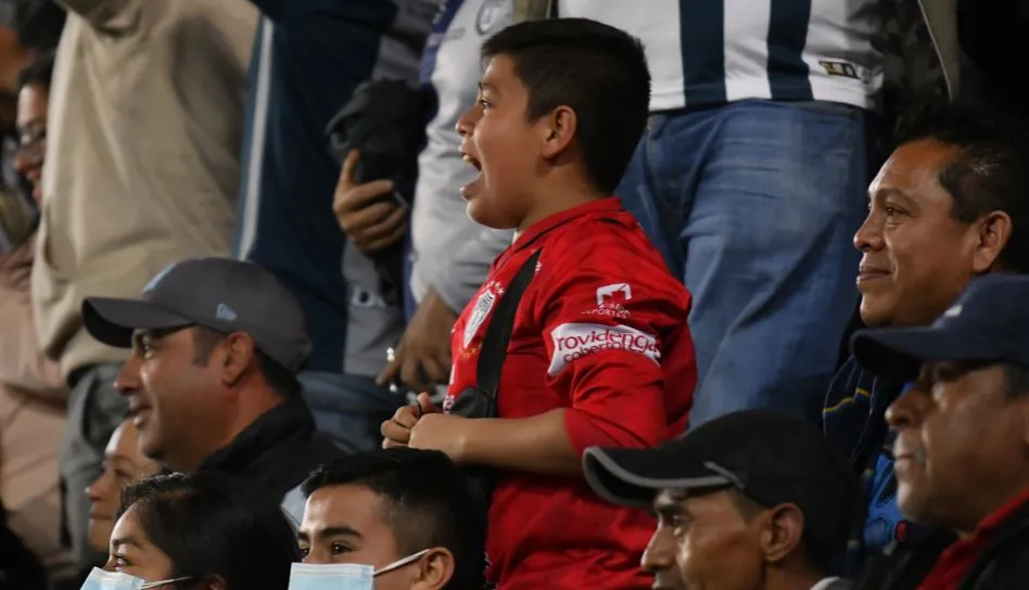 IMAGO 7 Aficionados de Tuzos durante Vuelta de CF