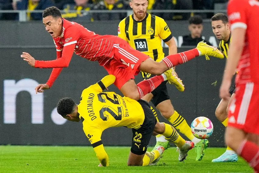 AP Musiala y Bellingham en un partido de la Bundesliga