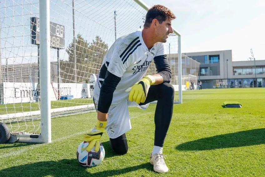 INSTAGRAM: @ThibautCourtois Thibaut Courtois entrenado con el Real Madrid