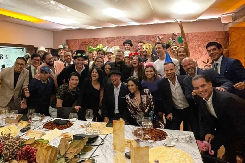 TWITTER: @GarciaPosti Ricardo Salinas con sus invitados