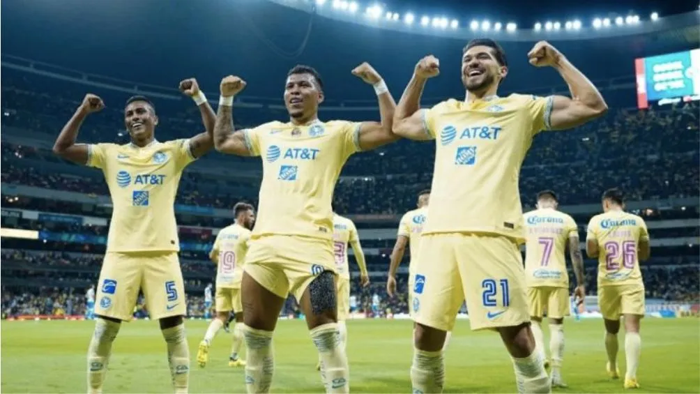 IMAGO7 Jugadores festejando uno de los goles ante Puebla