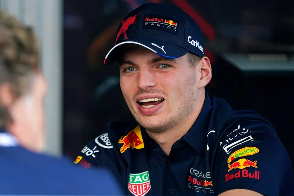 AP Max Verstappen advirtió a Checo Pérez