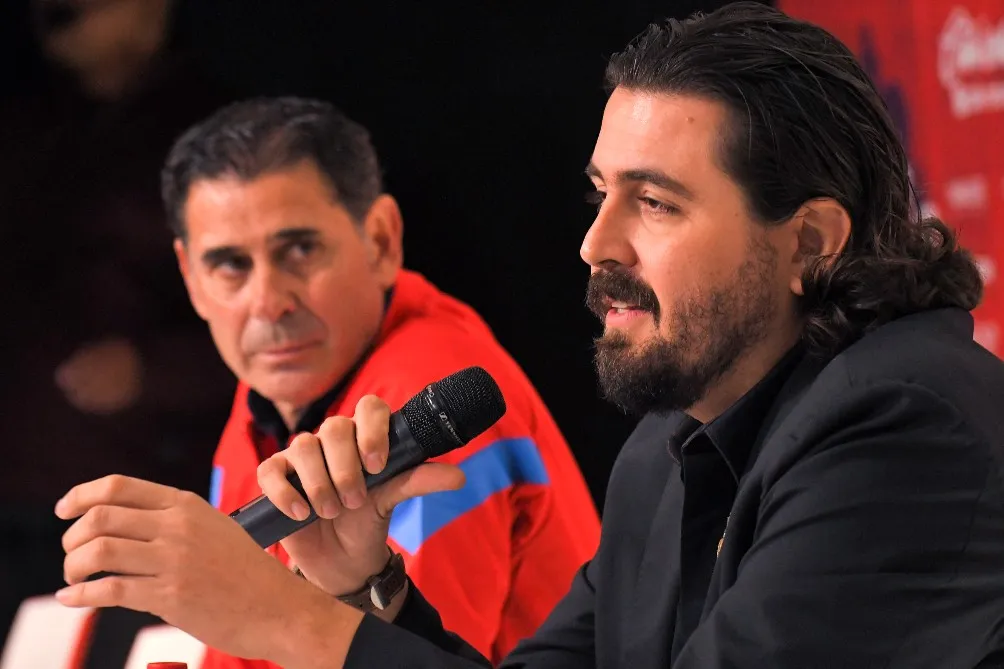 IMAGO7 Fernando Hierro junto a Amaury Vergara