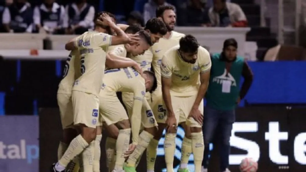 IMAGO7 Jugadores celebran gol ante Puebla