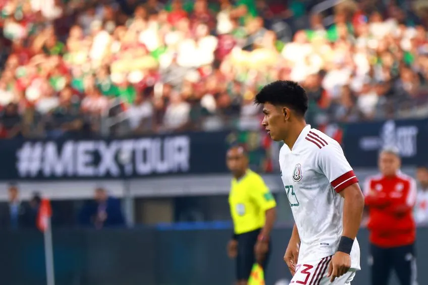 IMAGO7 Jesús Gallardo durante un partido de México