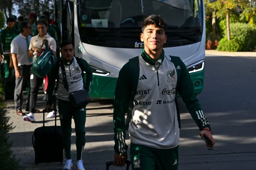 IMAGO7 Tricolor en su llegada a Girona