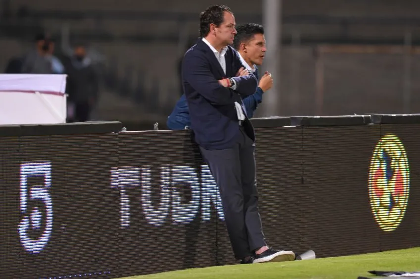 IMAGO7 Santiago Baños previo a un partido del América