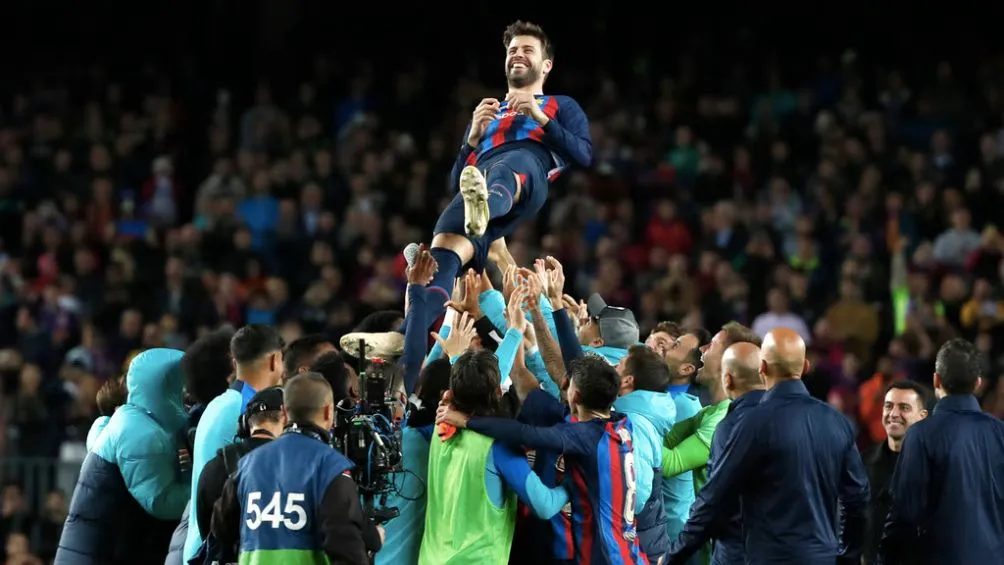 AP Piqué en su despedida
