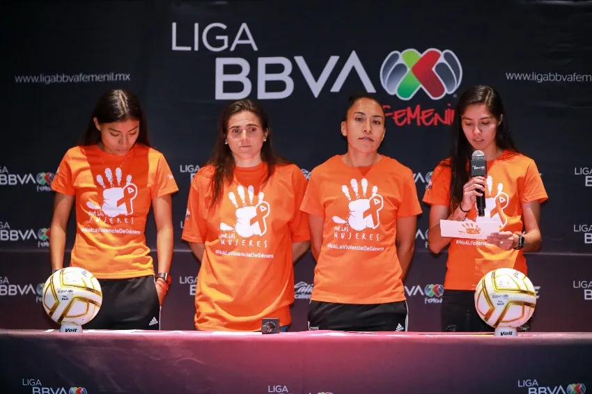 IMAGO7 Campaña en contra de la violencia a la mujer de la Liga MX Femenil