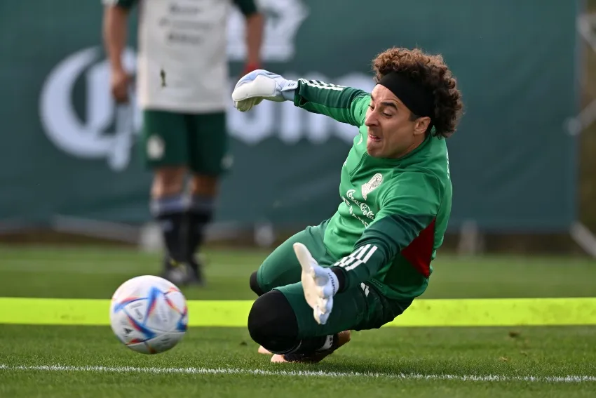 IMAGO7 Ochoa en entrenamiento con el Tri