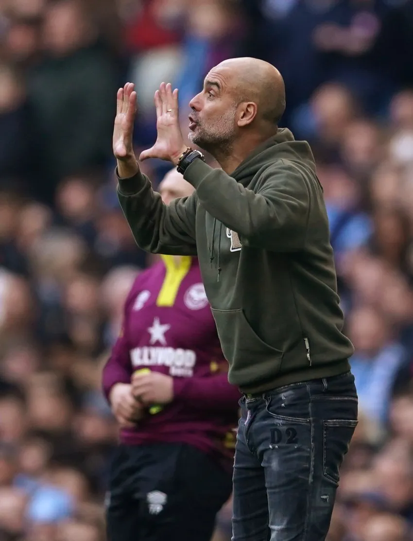 AP Guardiola en un juego del City