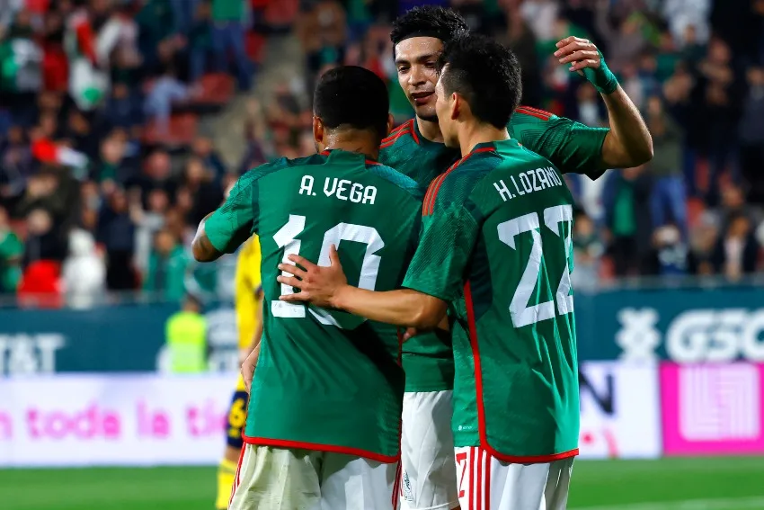 IMAGO7 Vega y Lozano en celebración de gol