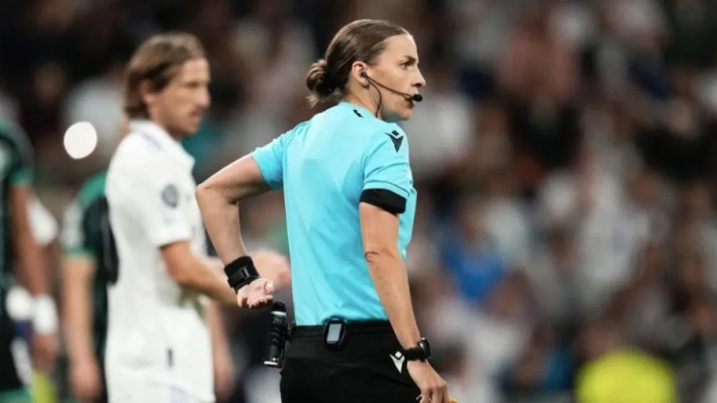 AP Fue la primera mujer en pitar un encuentro del Real Madrid