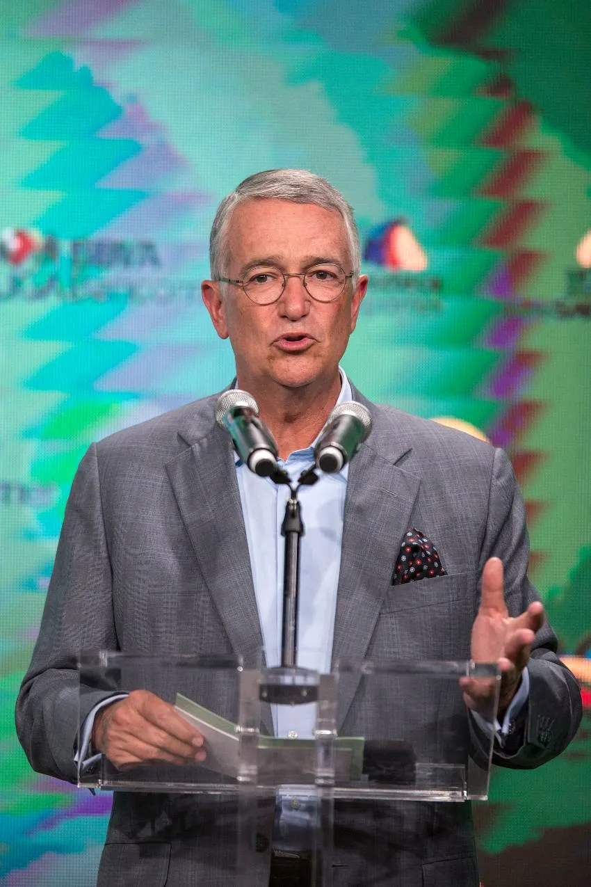 MEXSPORT Salinas Pliego en un evento de la Liga MX