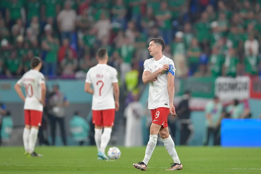 MEXSPORT Lewandowski tras fallar su penalti vs México
