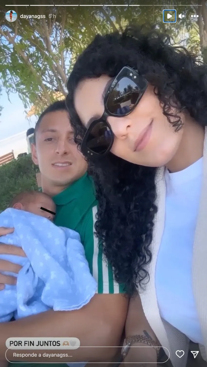 INSTAGRAM: @dayanagss Piojo Alvarado con su bebé y esposa