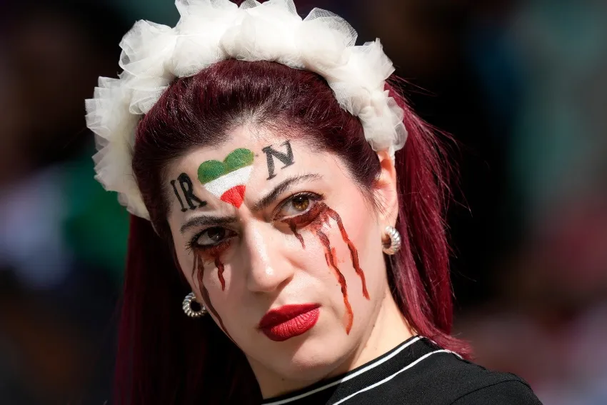 AP Aficionada manifestante sobre Mahsa Amini