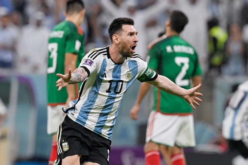 MEXSPORT Messi tras marcarle gol a México