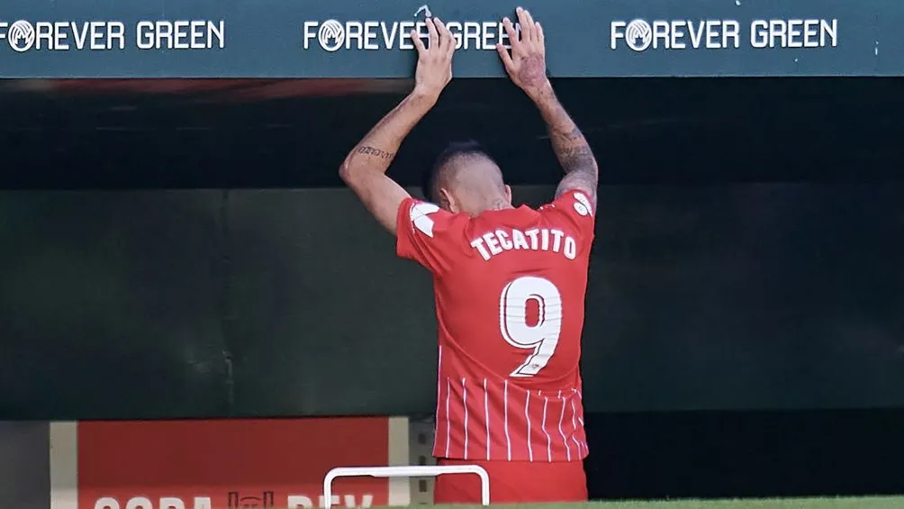 MEXSPORT El delantero sufrió una lesión con Sevilla