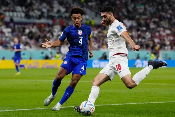 AP Tyler Adams con Estados Unidos vs Irán en Qatar 2022