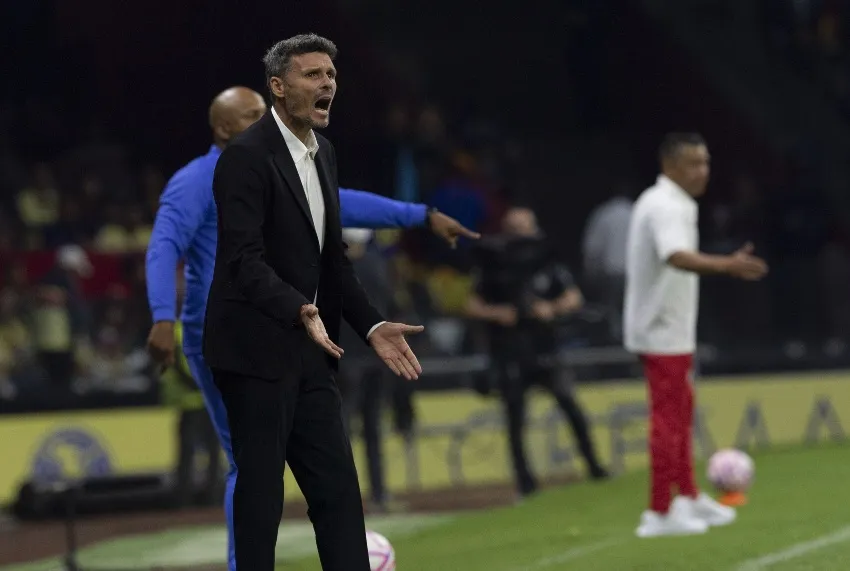 MEXSPORT Tano Ortiz en un partido del América