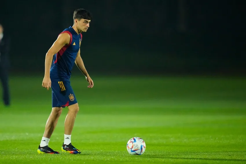 AP Pedri en entrenamiento con España
