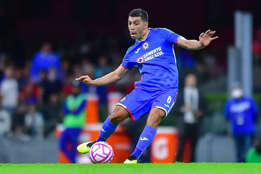 MEXSPORT Erik Lira en un partido de Cruz Azul