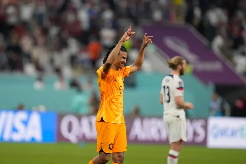 MEXSPORT Nathan Aké en Qatar 2022 con Países Bajos
