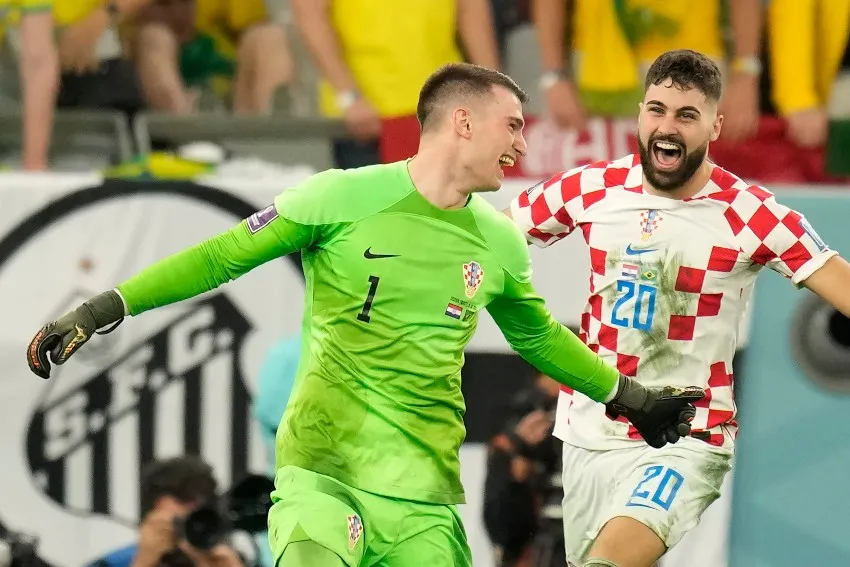 AP Livakovic en Qatar 2022 con Croacia