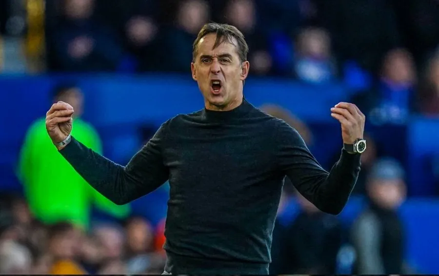 TWITTER @Wolves Julen Lopetegui dirigiendo en la Premiere League