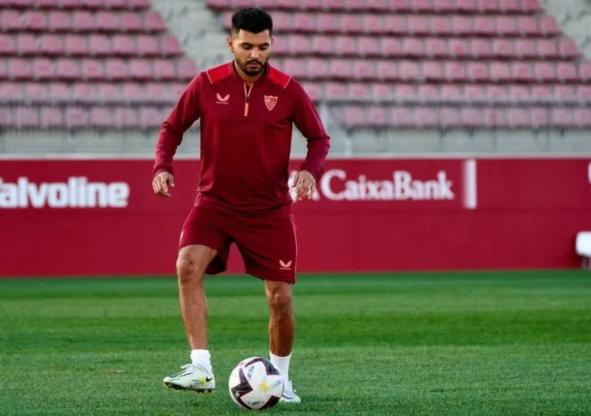 INSTAGRAM: @jesustecatitoc Tecatito en entrenamiento con Sevilla