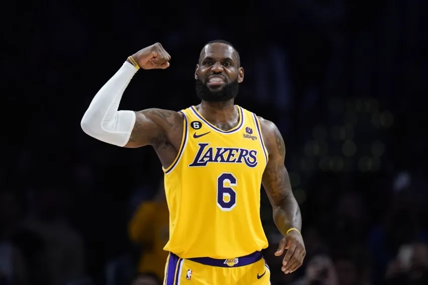 AP LeBron James en un juego con Lakers