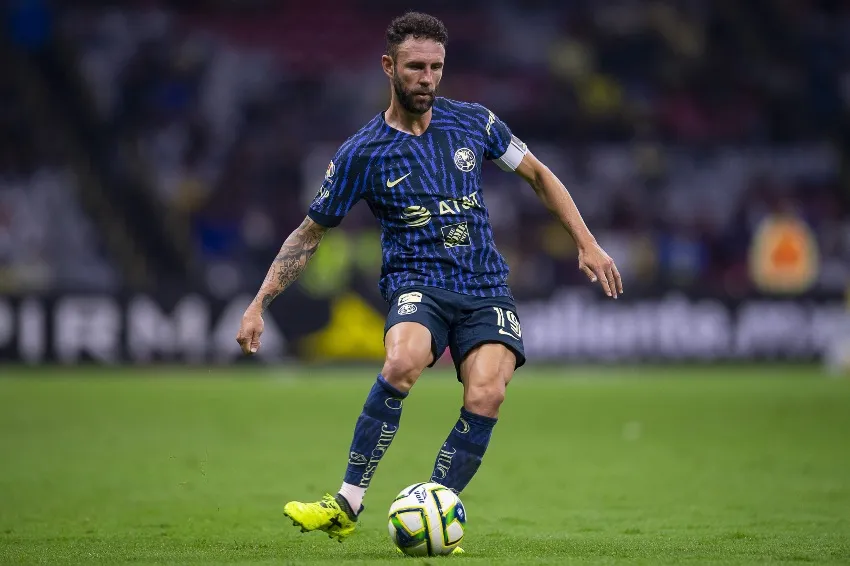 MEXSPORT Layún en un partido del América