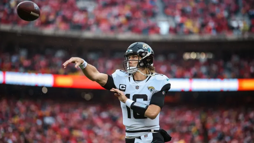 JACKSONVILLE JAGUARS Trevor Lawrence en el duelo ante Kansas City