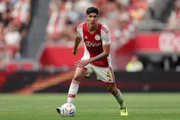 ESPECIAL Edson Álvarez en acción con el Ajax
