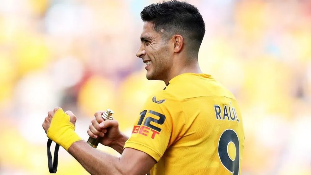 AP Raúl Jiménez hizo el cambio con el delantero noruego