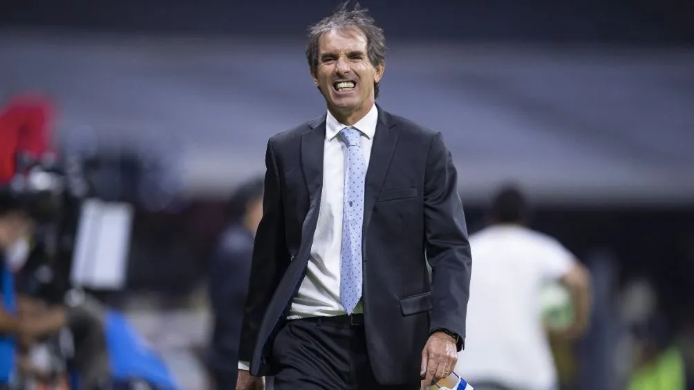 MEXSPORT Guillermo Almada en un encuentro con Pachuca