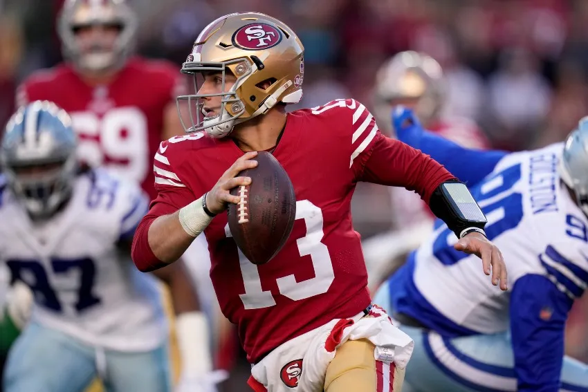 AP Purdy en un juego de los 49ers