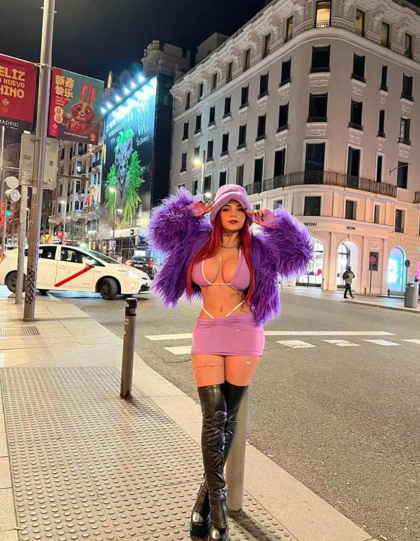 @karelyruiz Karely Ruiz en su visita a España