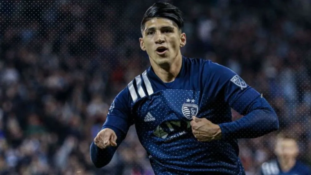 AP Alan Pulido sufrió una dura lesión en la rodilla