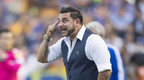 MEXSPORT Antonio Mohamed dando indicaciones
