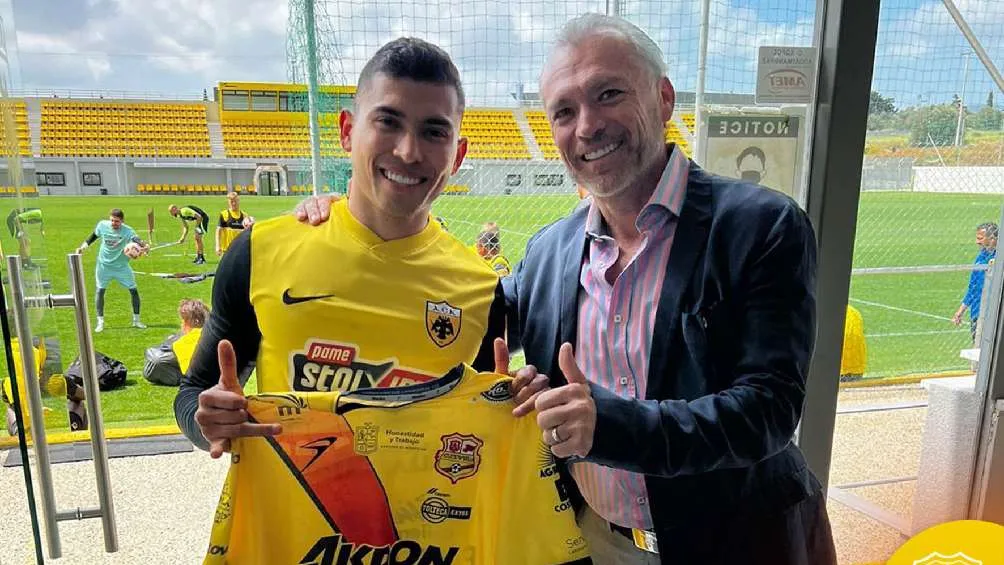 TWITTER @C_A_Morelia Orbelín Pineda estuvo con José Luis Higuera