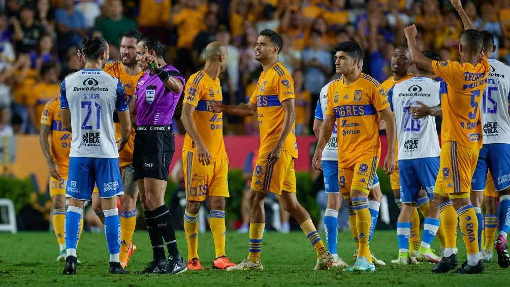 MEXSPORT Jugadores de los dos equipos se metieron a la bronca