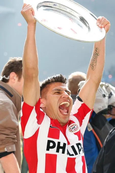 TWITTER: @PSVespanol Carlos Salcido fue Campeón con el PSV