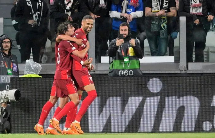 AP Youseff En-Nesyri festejando su gol ante la Juventus en UEL